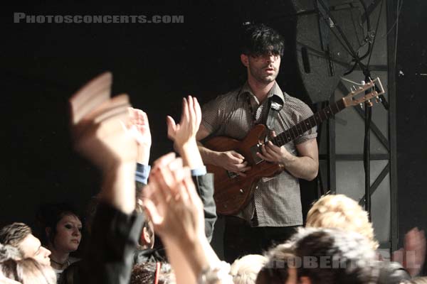 FOALS - 2007-11-09 - PARIS - La Boule Noire - Yannis Philippakis